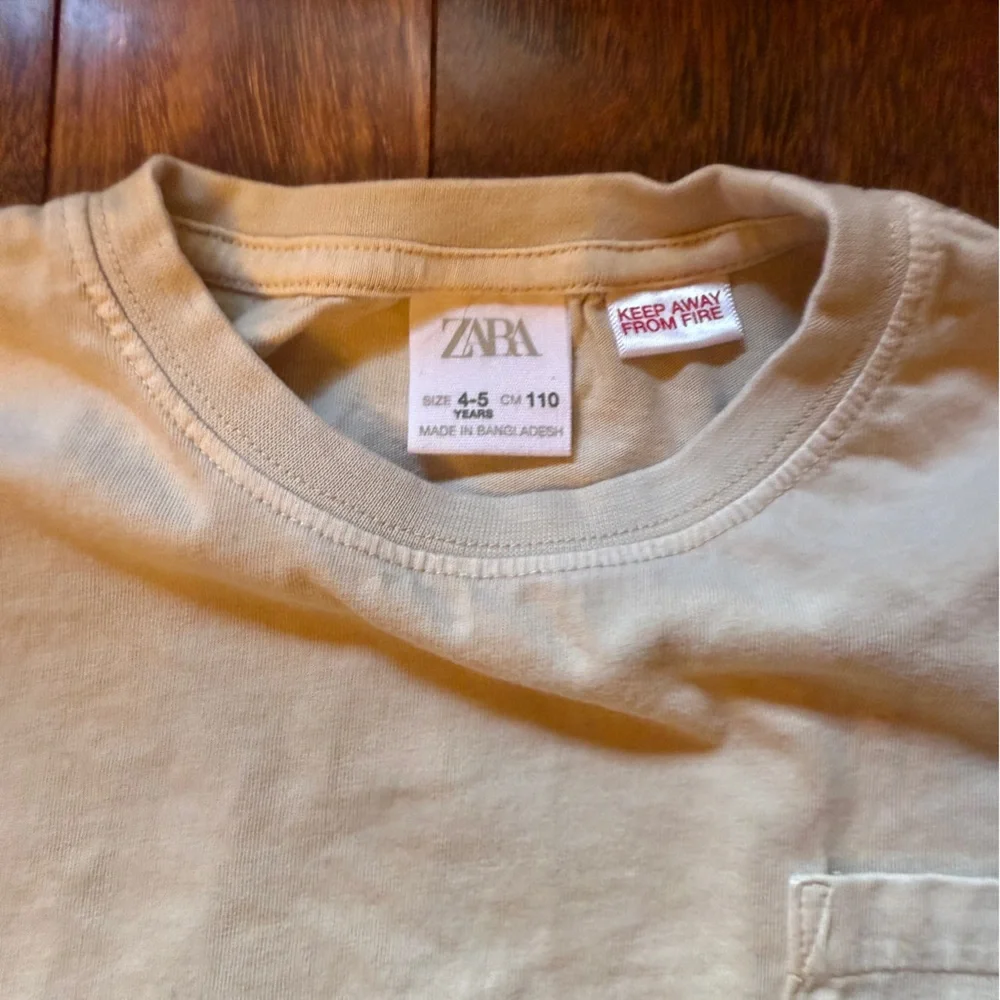 Zara kids Beige Crew Neck Shirt Size 4-5T
